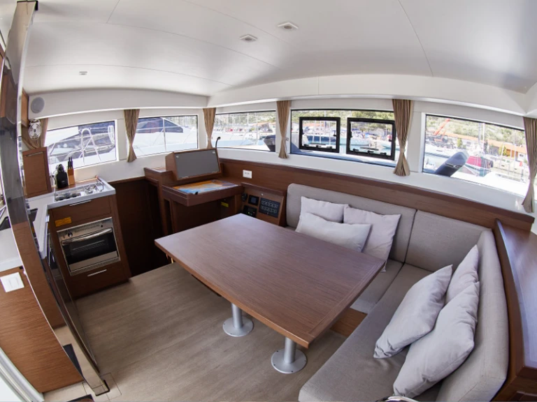 Catamaran à louer à Pula au meilleur prix