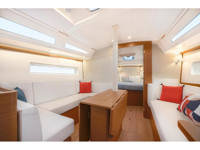 Jeanneau Sun Odyssey 380 a louer à Salerne