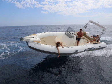 Location bateau Capelli Tempest 775 à Le Lavandou sur Samboat