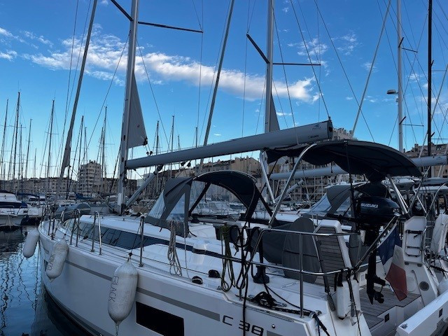 Louez un Bavaria Bavaria C38 à Marseille