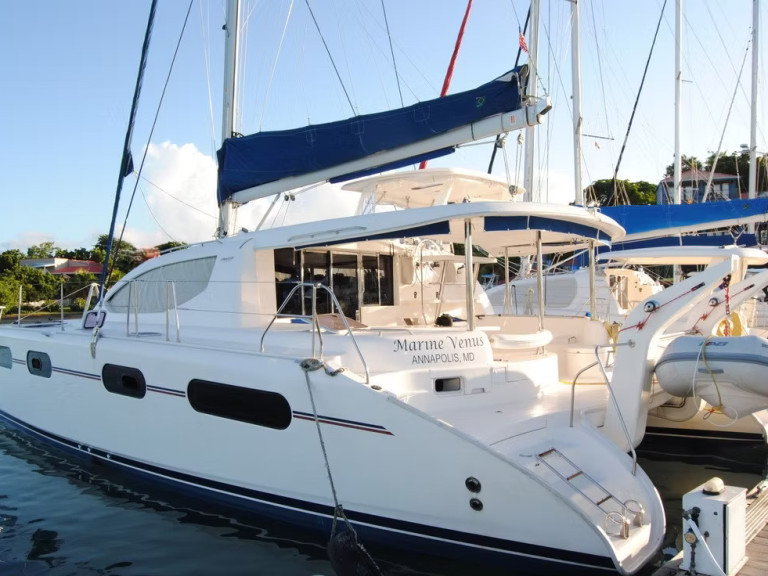 Location Catamaran Leopard Catamarans / Robertson & Caine avec permis