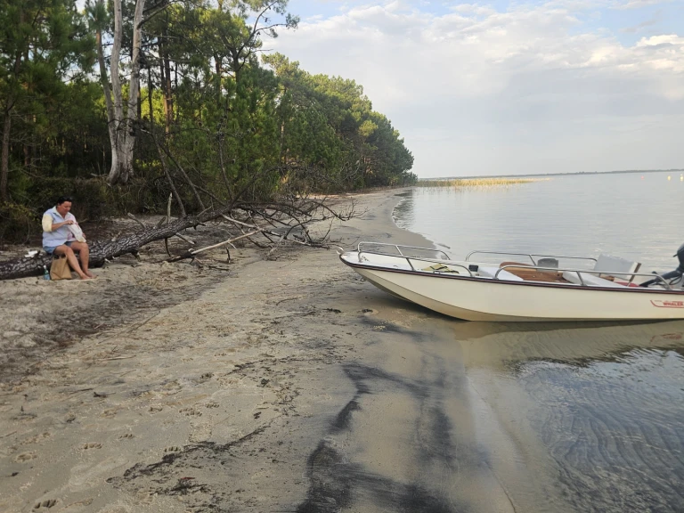 Louer Bateau à moteur avec ou sans skipper Boston Whaler à Hourtin
