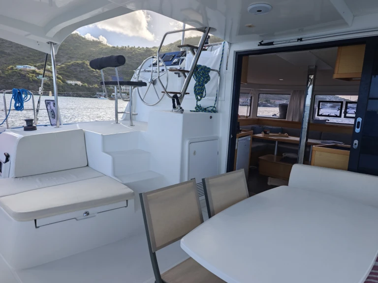 Lagoon Lagoon 42 a louer à Marigot