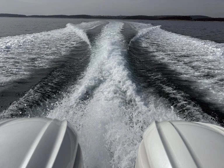 Louer Bateau à moteur avec ou sans skipper Jeanneau à Medulin