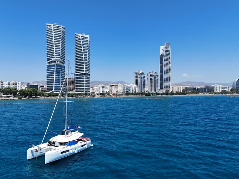 Catamaran à louer à Limassol Marina au meilleur prix