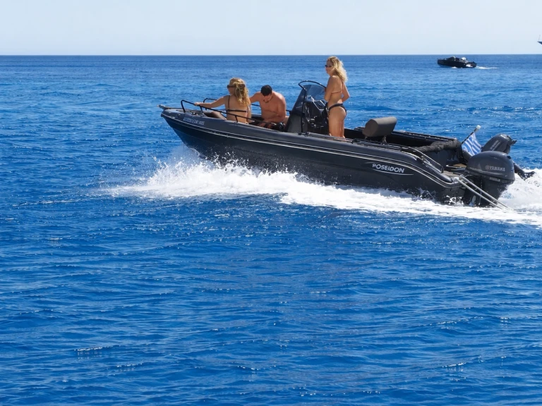 Bateau à moteur à louer à Mílos au meilleur prix
