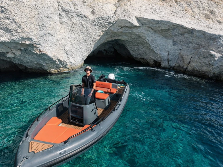 Louez un Poseidon Blu Water 170 à Mílos