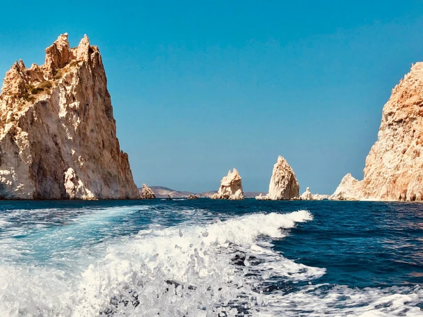 Bateau à moteur à louer à Provatás au meilleur prix