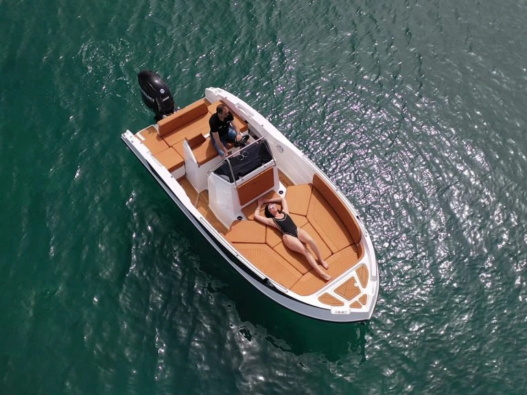 Location bateau Saint Paul's Bay pas cher Nireus CL620