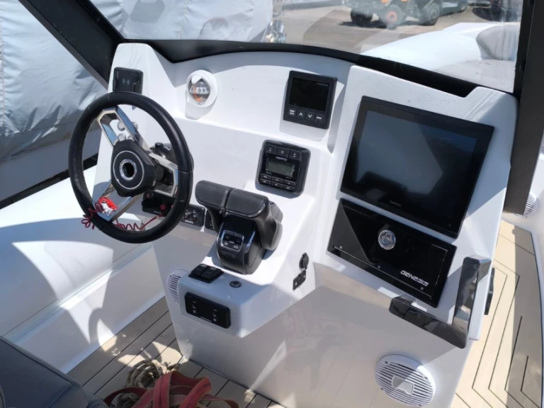 Bateau à moteur à louer à Gouviá au meilleur prix