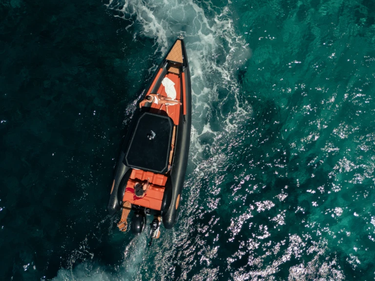 Louez un  Motorboat à Gouviá