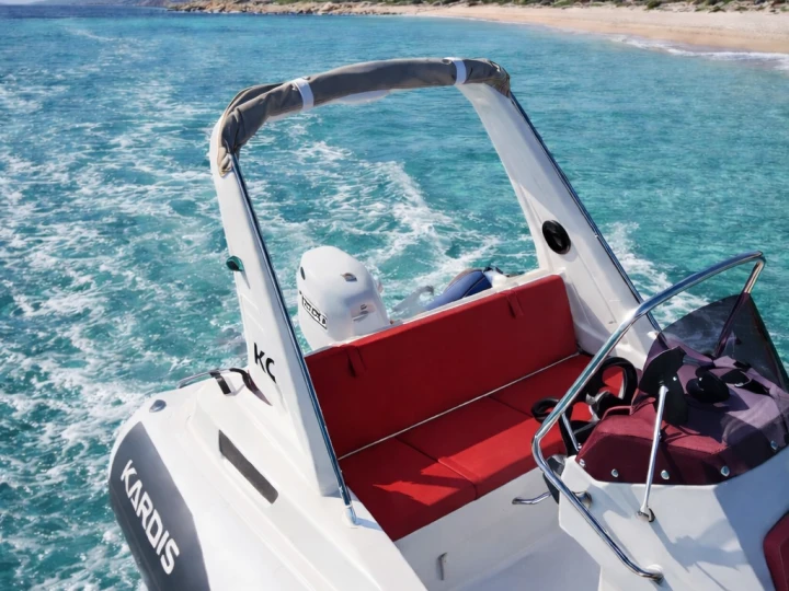 Louez un Kardis Kardis Fox 570 à Marina di Portisco
