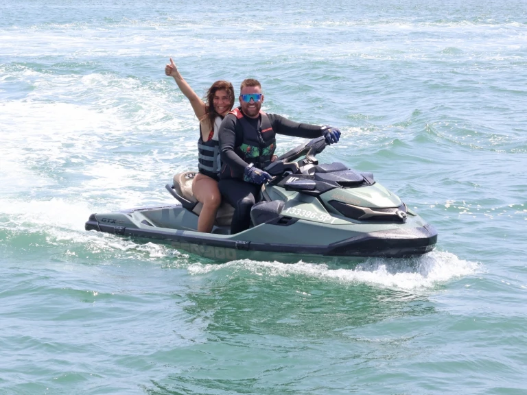 Louez un Sea-Doo GTX  à Portimão