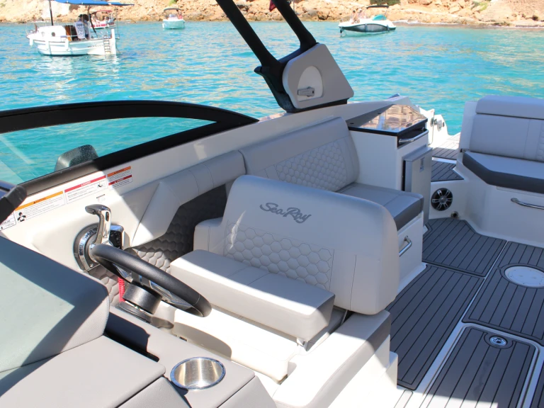 Louez un Sea Ray SDX 290 à Espagne