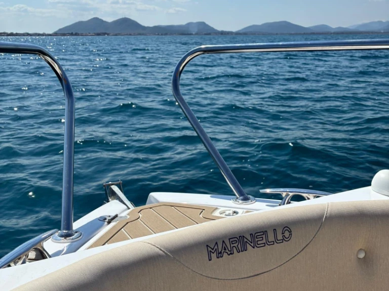 Bateau à moteur à louer à Marina de Bonaire au meilleur prix