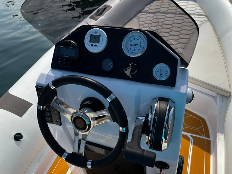 Oromarine Gravel-19 a louer à Port d'Addaia (Port)