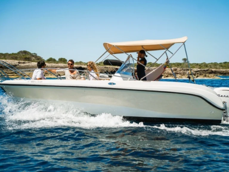 Polyester Yacht Open 605 a louer à Ciutadella de Menorca