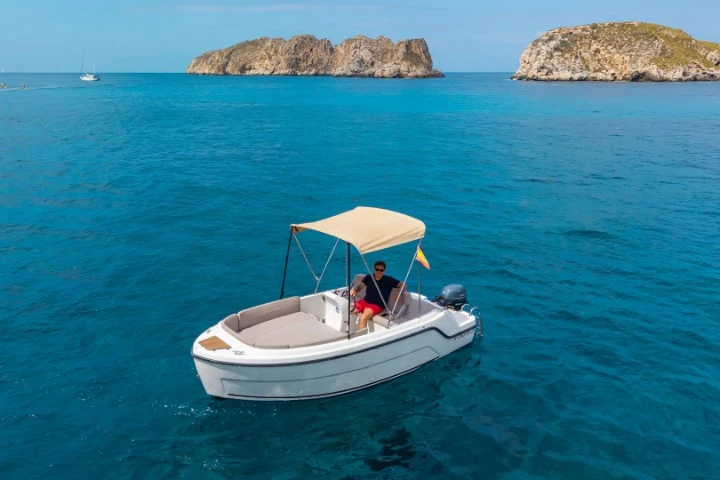 Location Bateau à moteur à Club Nàutic Santa Ponsa - AQUA 515