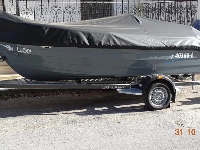 Bateau à moteur à louer à Parálio Ástros au meilleur prix