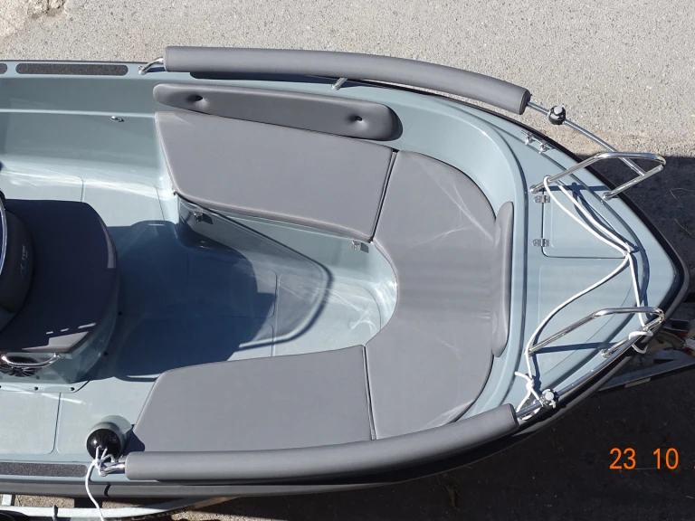 Tysk 450 open a louer à Parálio Ástros