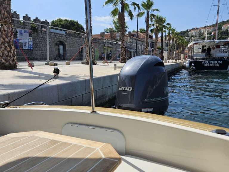 Location Bateau à moteur NAVAL avec permis