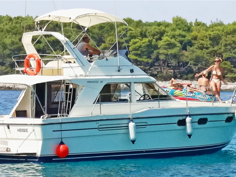 Location bateau Mali Lošinj pas cher Princess 35 Fly
