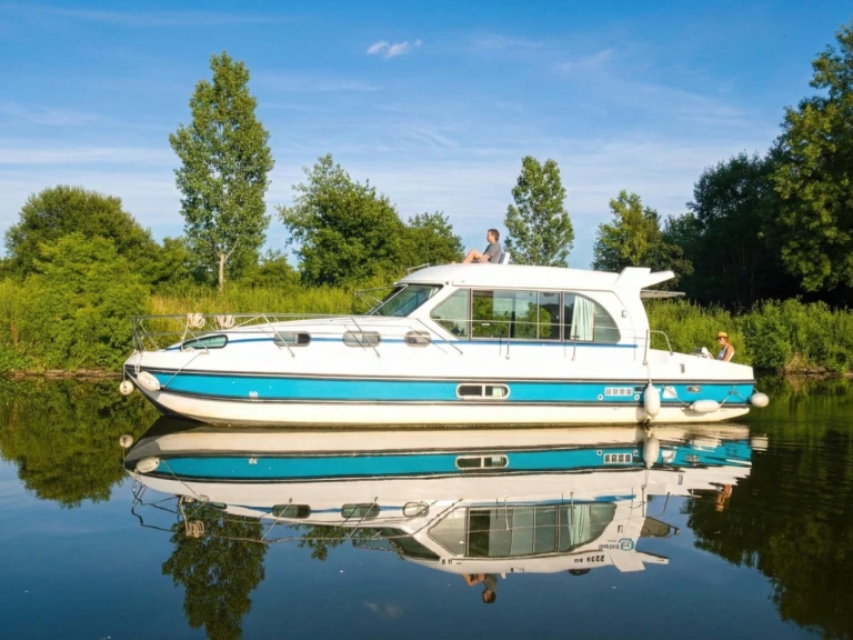 Location bateau Nicols Yacht Nicols Sedan 1170 à Cahors sur Samboat