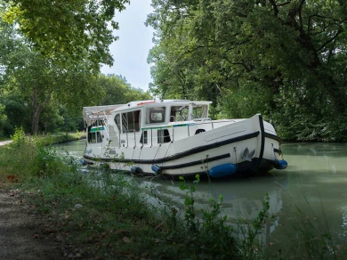 Houseboat for rent Scey-sur-Saône-et-Saint-Albin at the best price