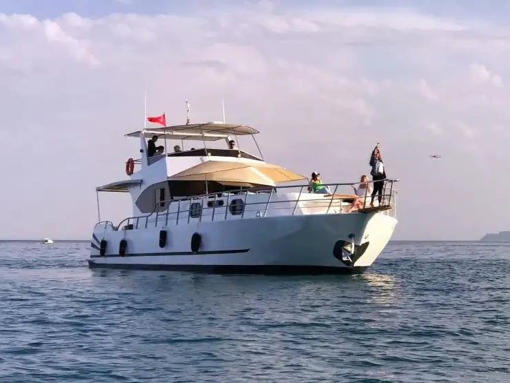 Location Bateau à moteur Custom avec permis