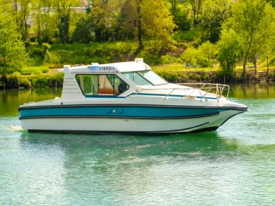 Motorboat for rent Sireuil at the best price