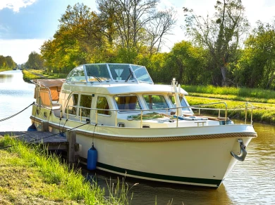 Yacht charter Scey-sur-Saône-et-Saint-Albin cheap Linssen 34.9 GS
