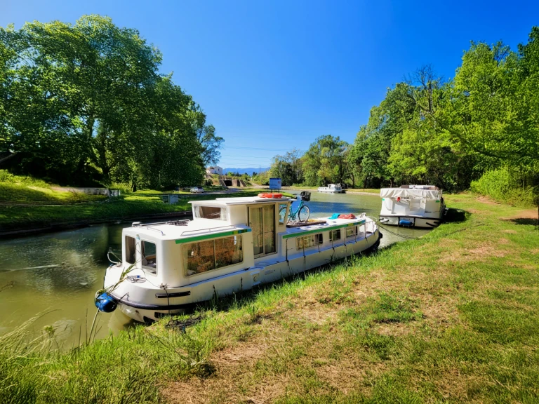 Location bateau Corbigny pas cher Pénichette 1107 W