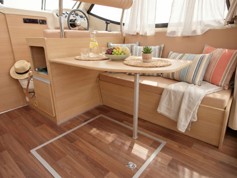 Location Bateau à moteur à Sireuil - Nicols Yacht Nicols Sedan Primo