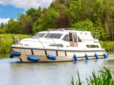 Motorboat to hire Montesquieu-Lauragais at the best price