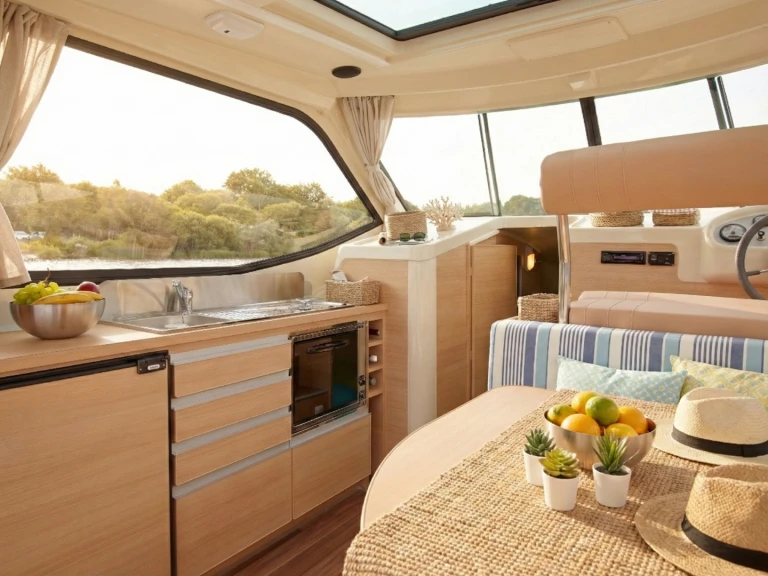 Location bateau Nicols Yacht Nicols Sedan Primo à Port-sur-Saône sur Samboat