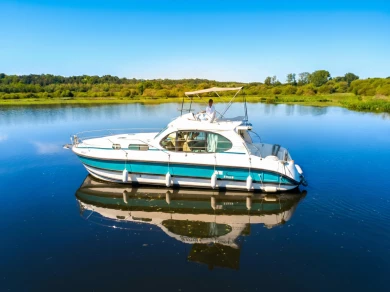 Nicols Yacht Nicols Estivale Quattro B między profesjonalistami a osobami prywatnymi w Kisköre