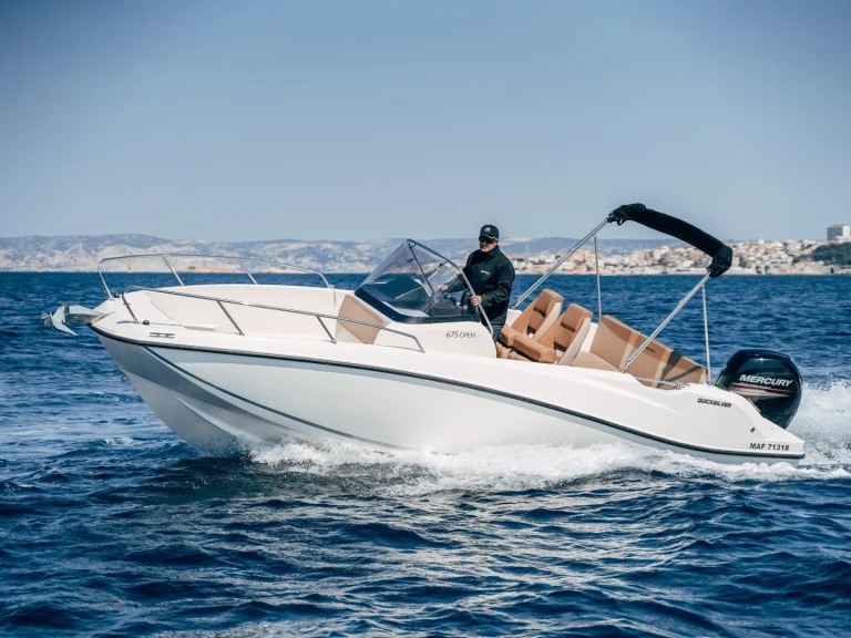 Quicksilver Activ 675 Open a louer à Marseille