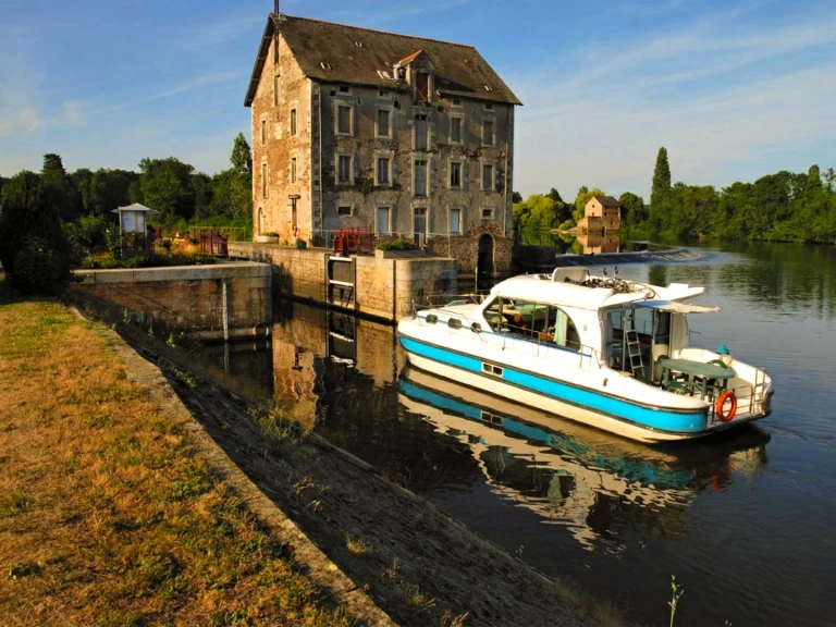 Location Bateau à moteur à Sermoise-sur-Loire - Nicols Yacht Nicols Confort 900 DP