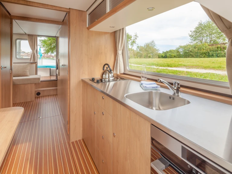 Location bateau Fürstenberg pas cher Pénichette 950E