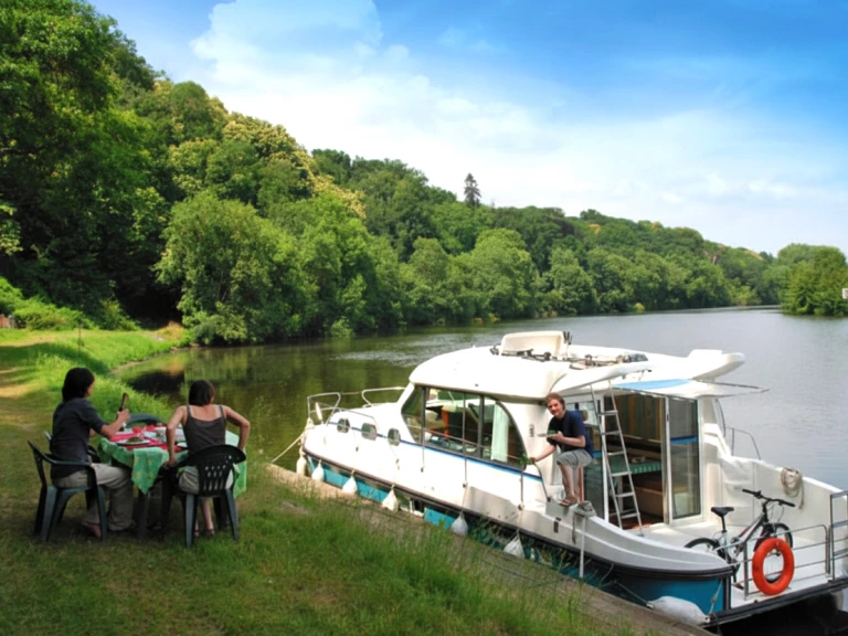 Location Bateau à moteur à Buzet-sur-Baïse - Nicols Yacht Nicols Sedan 1170