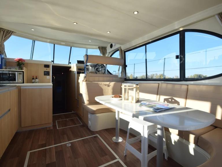 Bateau à moteur à louer à Lübz au meilleur prix