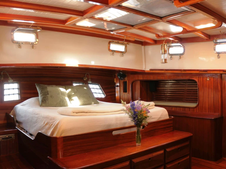 Location bateau Newport pas cher TREE OF LIFE