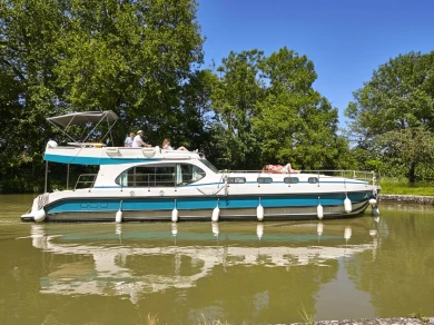 Nicols Yacht Nicols Octo Fly 12 charter bareboat or skippered in  Grez-Neuville