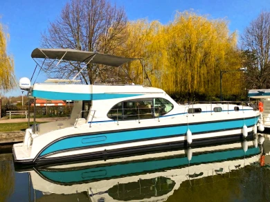 Hire a Nicols Yacht Nicols Sixto Fly C Glénac