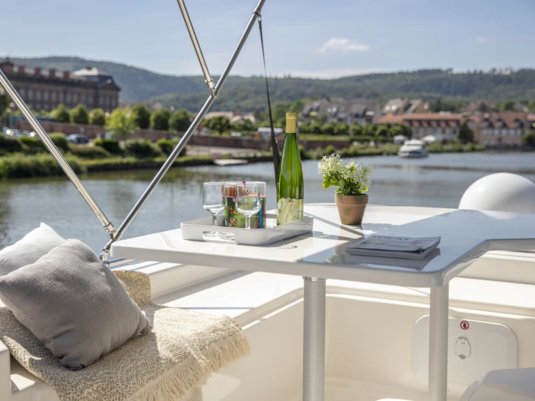 Location bateau Nicols Yacht Nicols Octo Fly 12 à Grez-Neuville sur Samboat