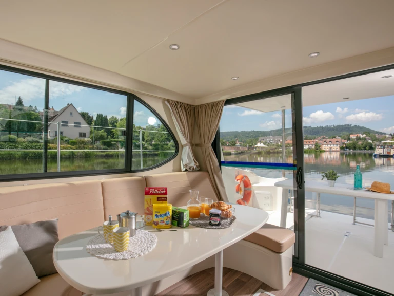 Louer Bateau à moteur avec ou sans skipper Nicols Yacht à Grez-Neuville