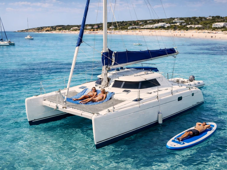 Louez un Fountaine Pajot Tobago 35 à Barbate