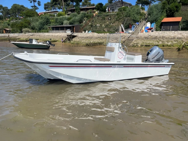 Bateau à moteur à louer à Bélisaire au meilleur prix