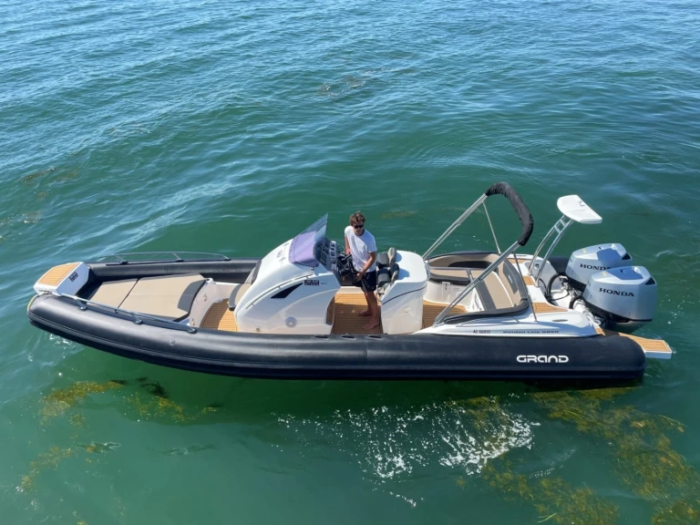 Location bateau Bélisaire pas cher Golden Line G850L