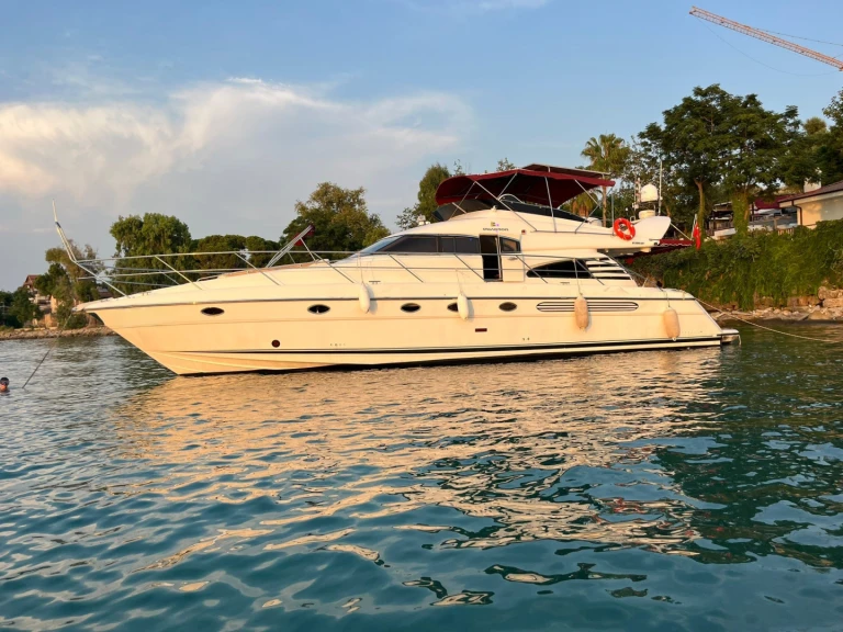 Louez un Prenses 2010 à Side